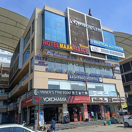 Hotel Maan Palace Вадодара Екстериор снимка
