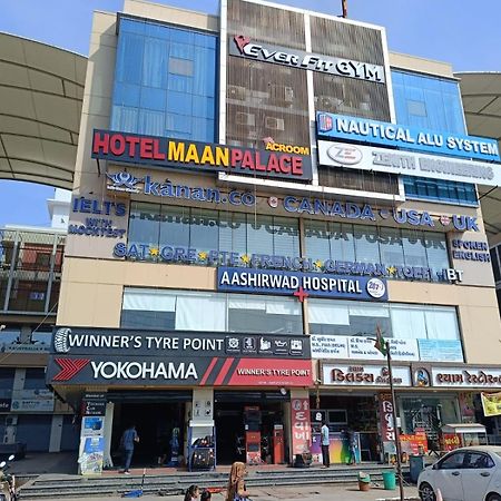 Hotel Maan Palace Вадодара Екстериор снимка